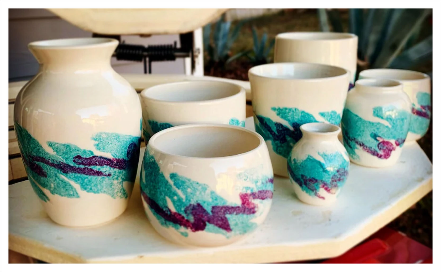 ceramics painted with the Jazz design pattern